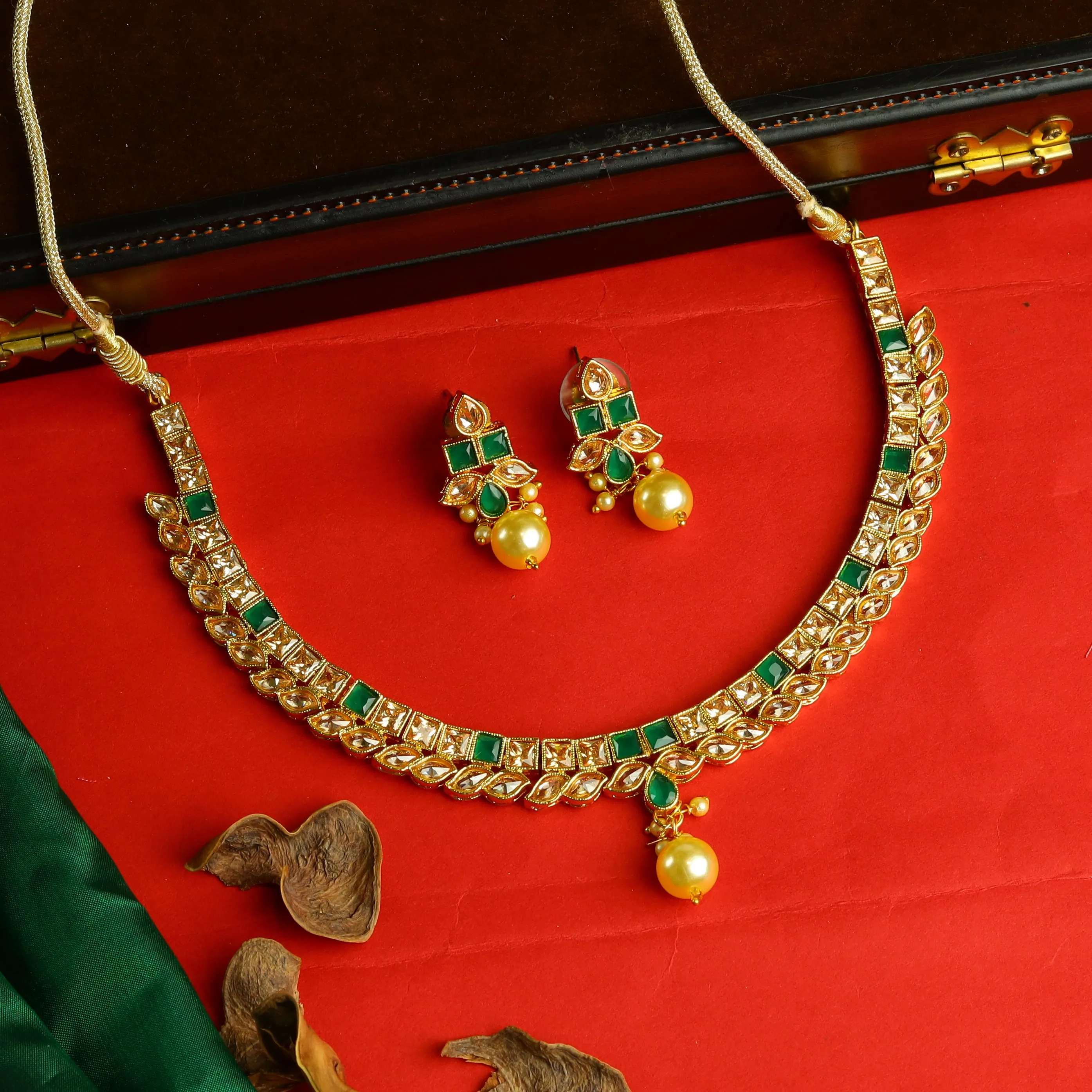 Green Gold Look Necklace Set 13554-0625