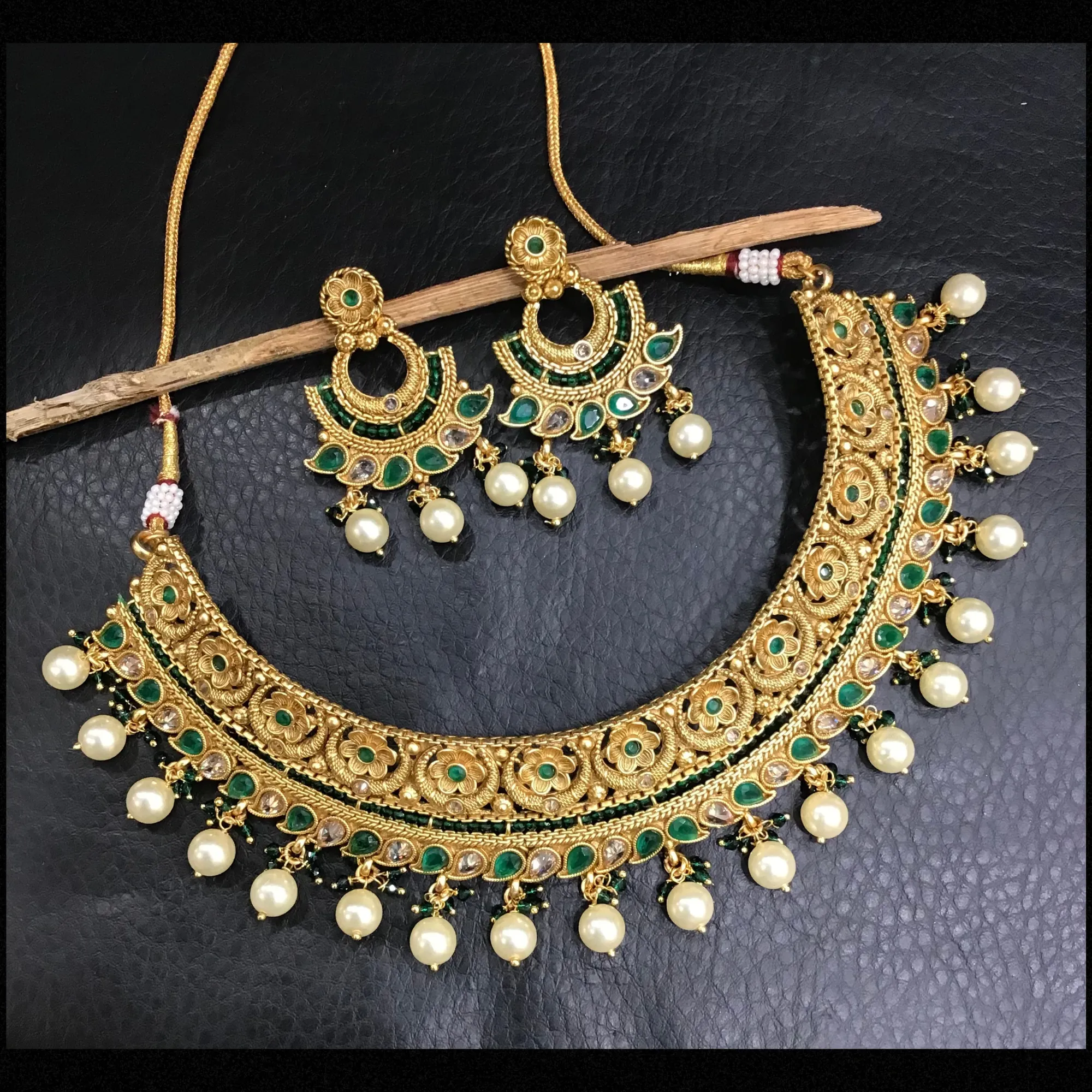 Green Gold Look Necklace Set 15629-2776