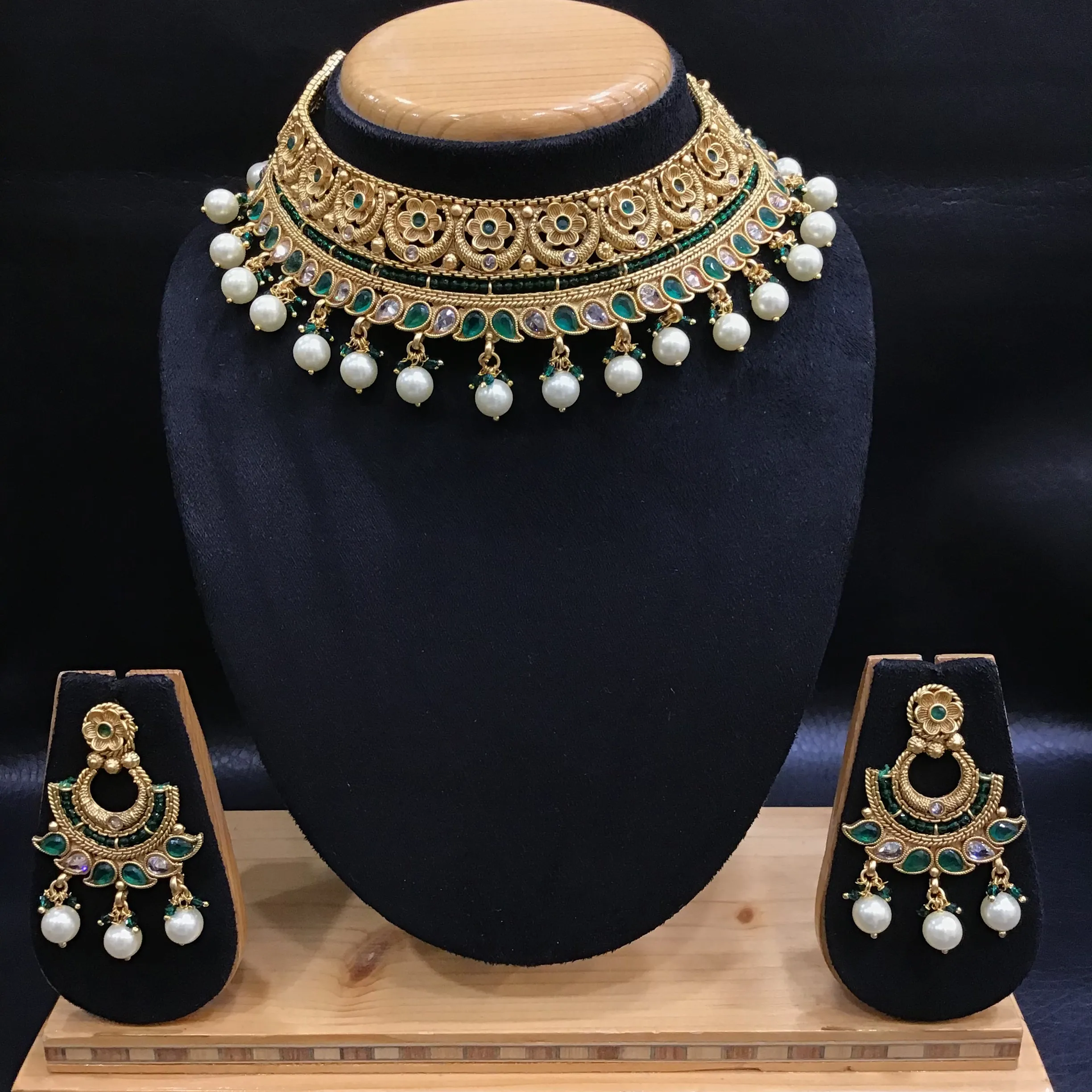 Green Gold Look Necklace Set 15629-2776