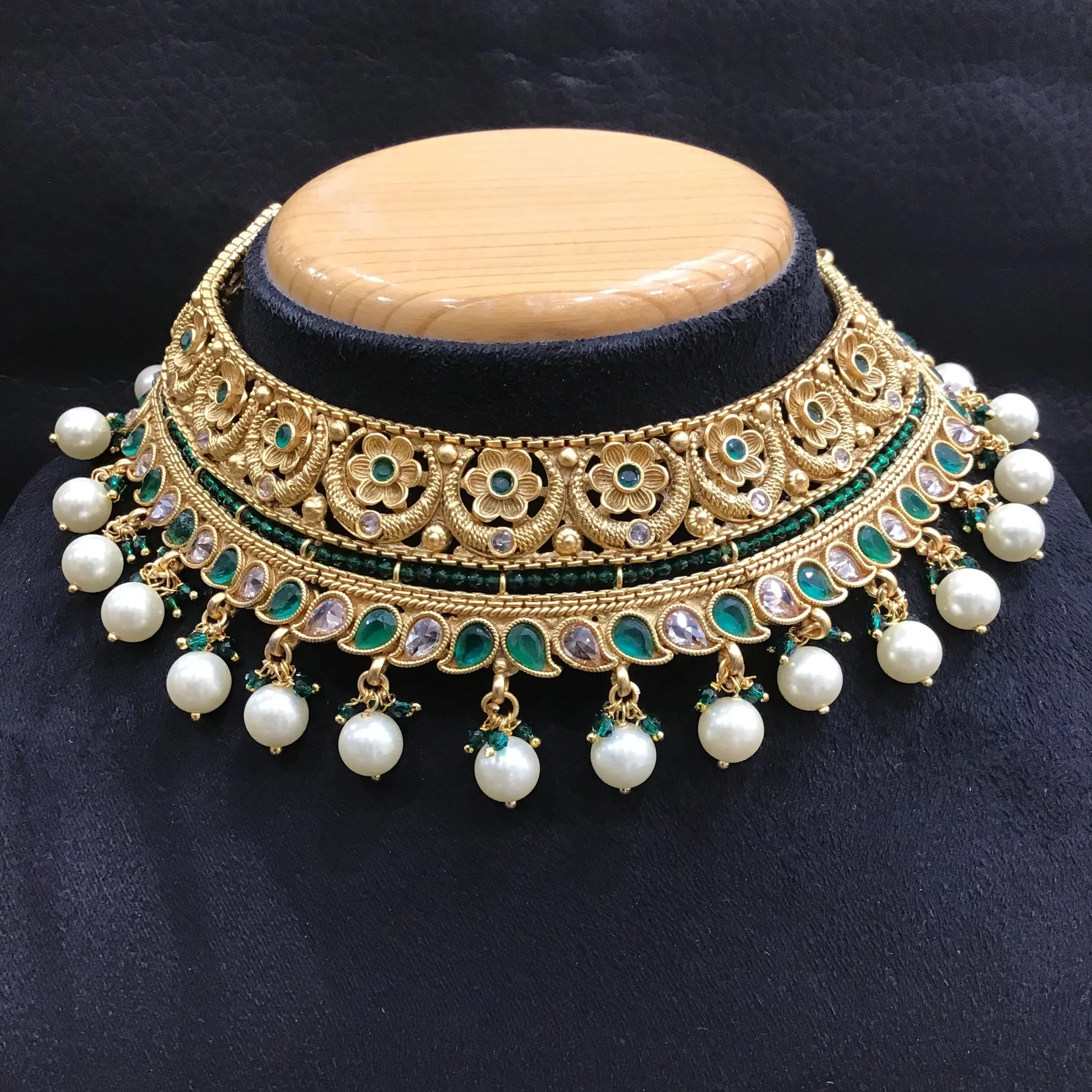 Green Gold Look Necklace Set 15629-2776