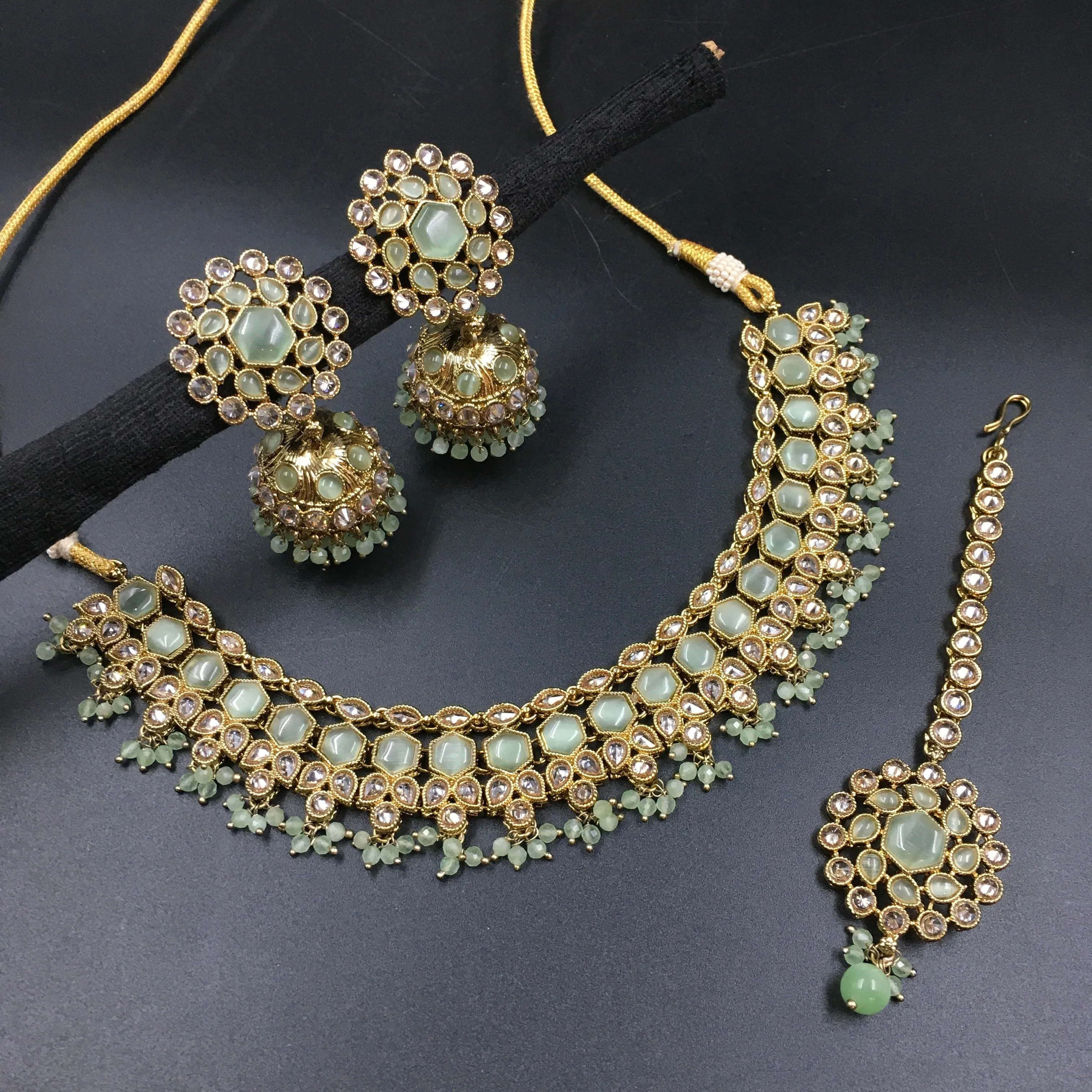 Round Neck Antique Necklace Set 4646-33