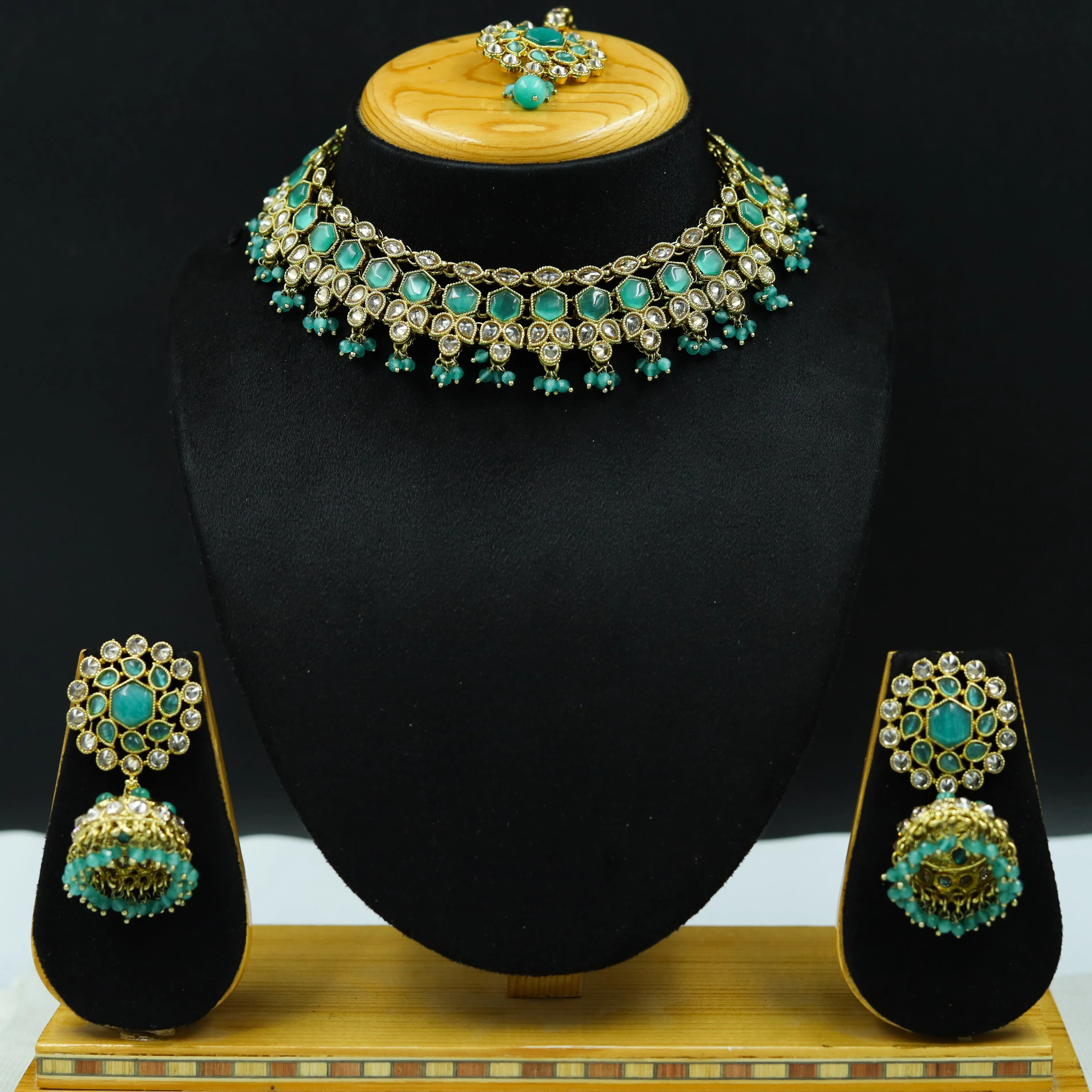 Round Neck Antique Necklace Set 4646-33