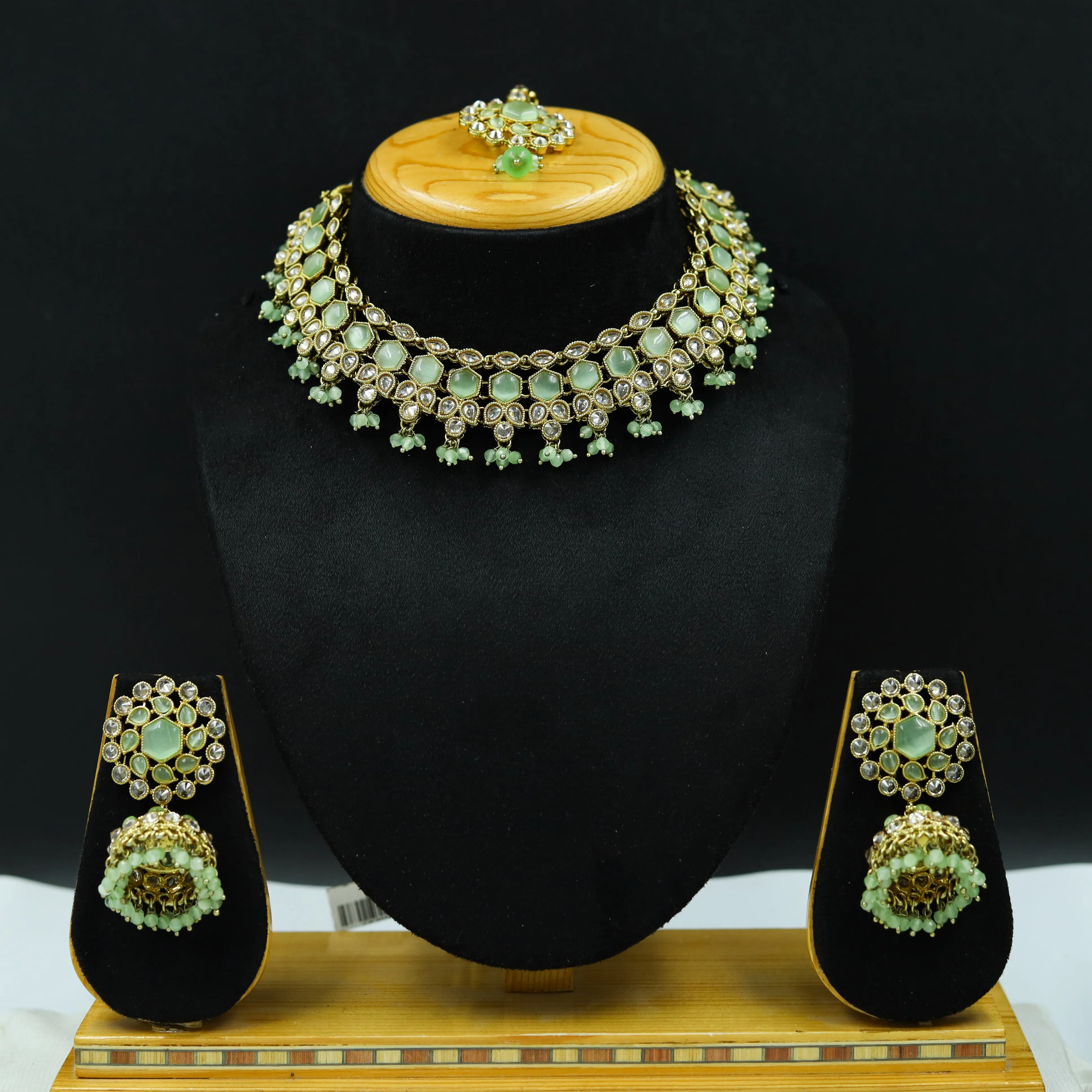 Round Neck Antique Necklace Set 4646-33