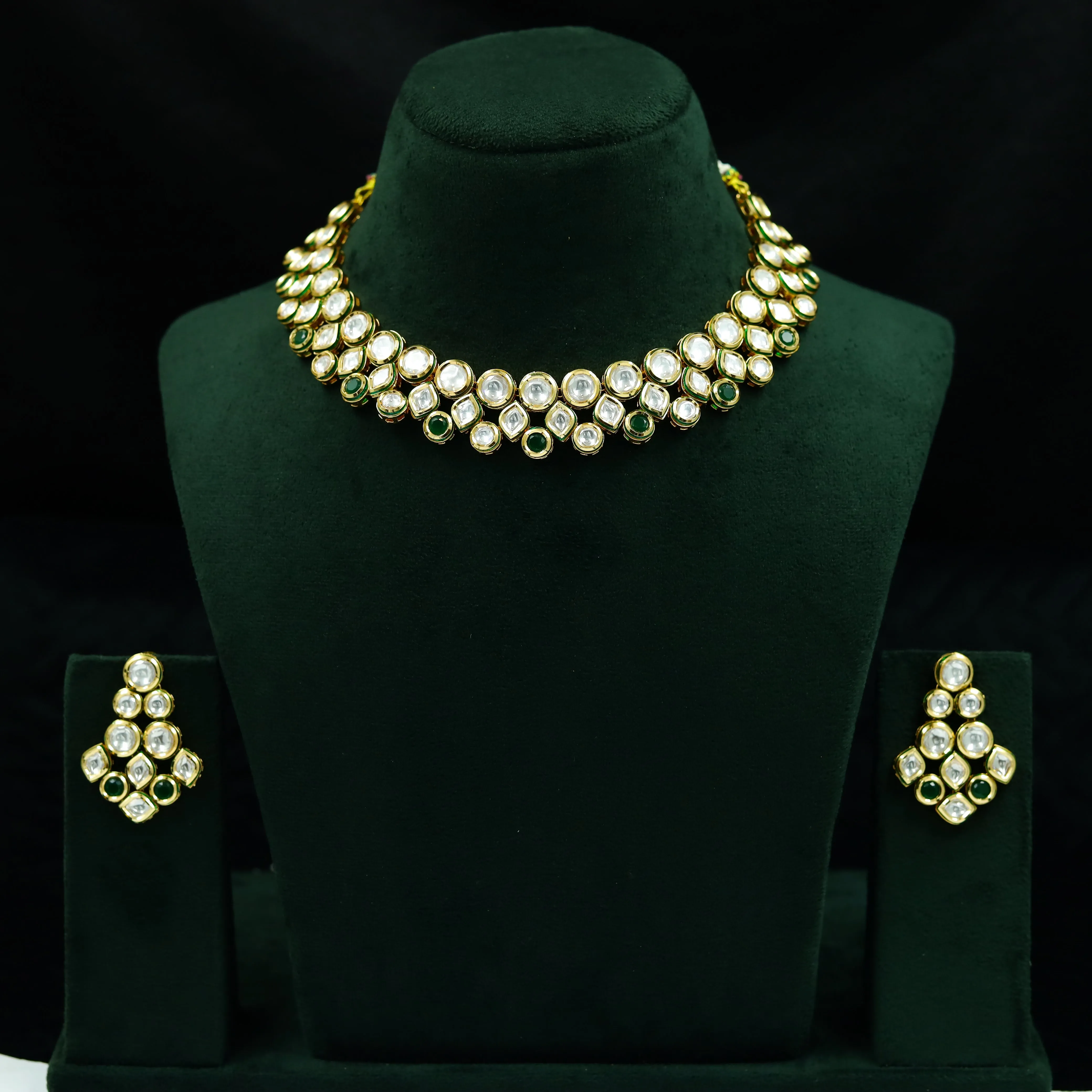 Round Neck Kundan Necklace Set 12799-68