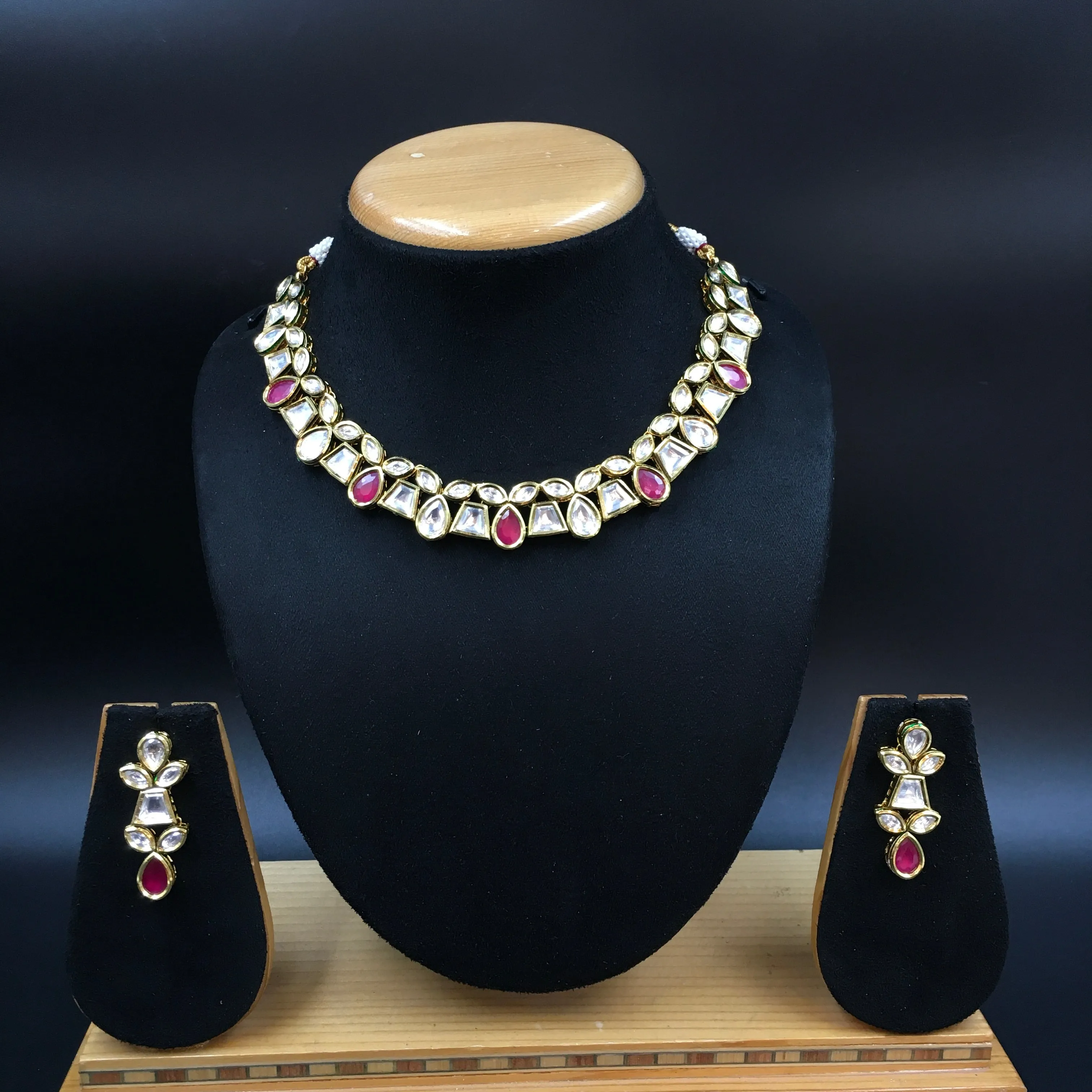 Round Neck Kundan Necklace Set 3713-28