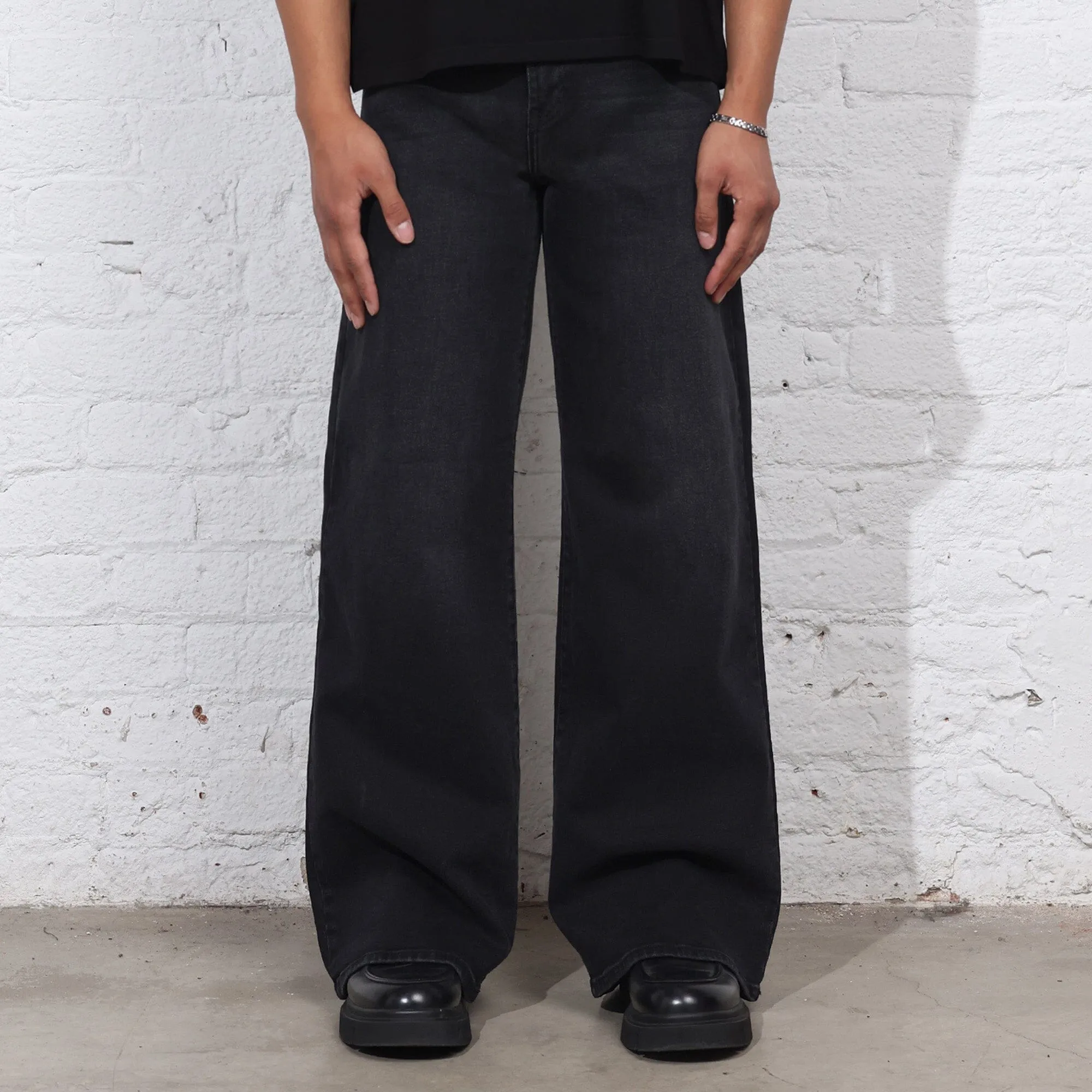 Relaxed and Wide-Legged Toluca Dad Jeans II